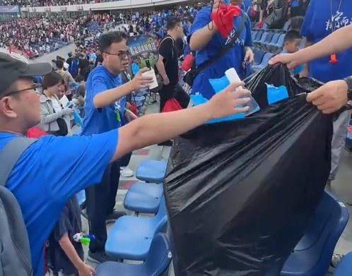 中联亿配 仓廪实而知礼节！苏媒：苏超球迷捡垃圾，这个作业真的可以抄