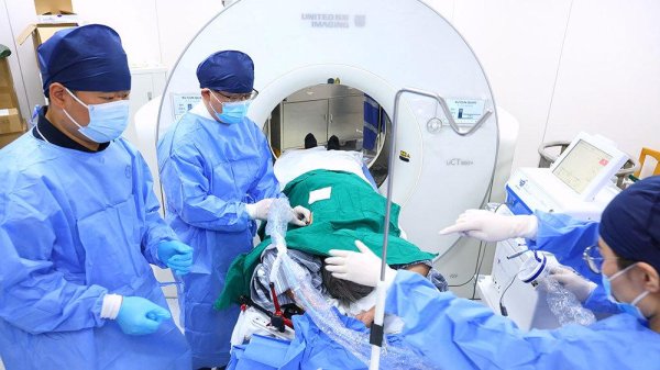 点金网 “冰火交融”治肺癌，77岁老人在沪接受多模态肿瘤消融术